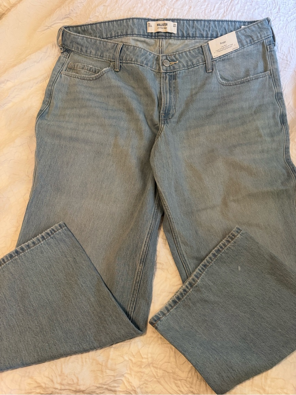 NWT Hollister Low Rise Baggy Jeans Women’s 18 Short Light Wash Relaxed Wide